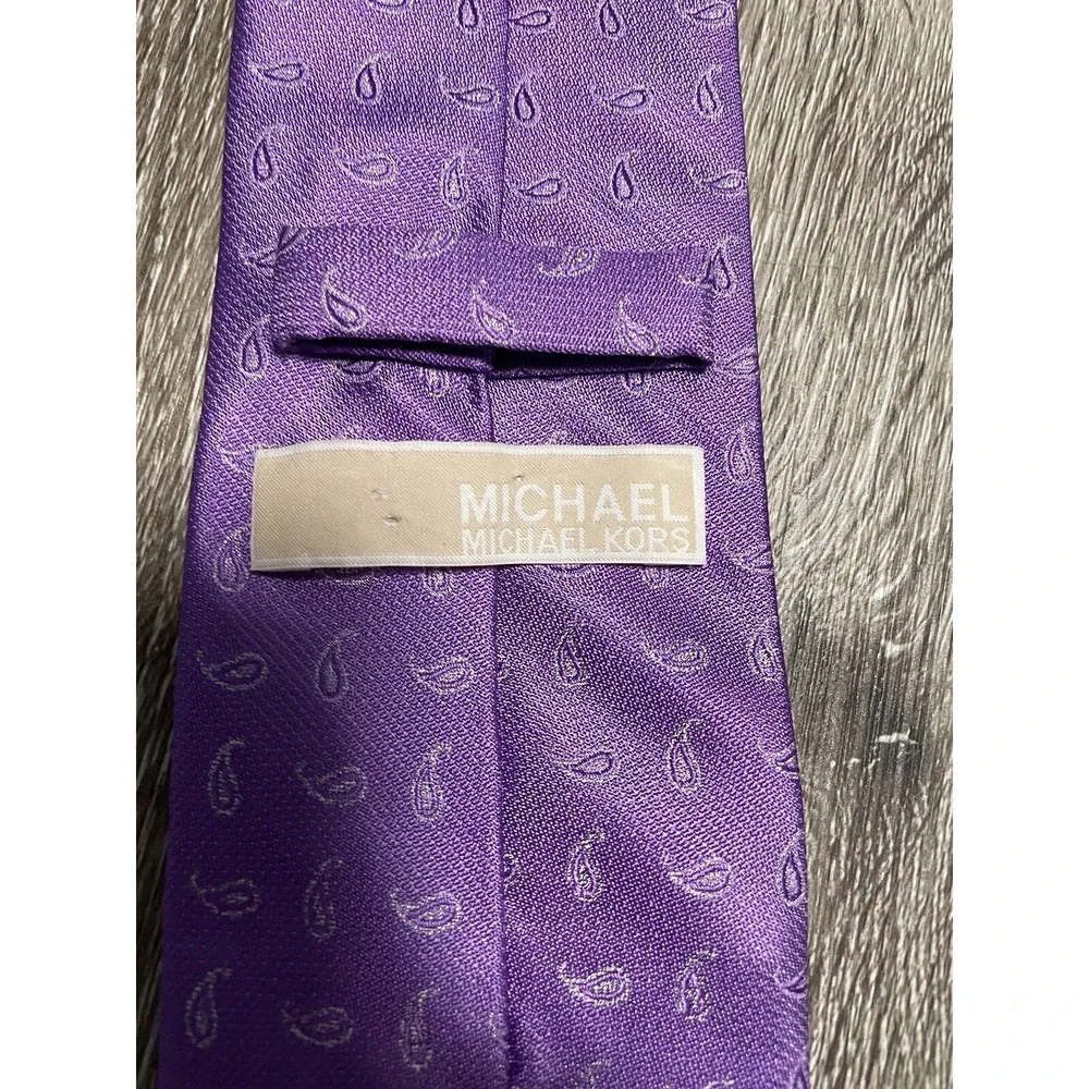 #J100  Mens Michael Kors Silk Tie Purple